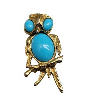 Spinx Turquoise Colored Cabochon Owl Brooch Vintage Gold Tone Lucite A1136